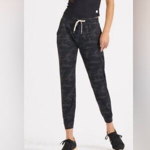 Vuori Women’s Performance Jogger - Dark Camo